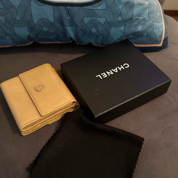 Full Inclusion authentic Chanel vintage Beige Sevruga Compact Wallet. - Picture 1 of 15